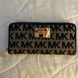 Michael Kors Logo Wallet